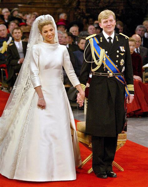 Hier kun je de trouwjurk van koningin Máxima .